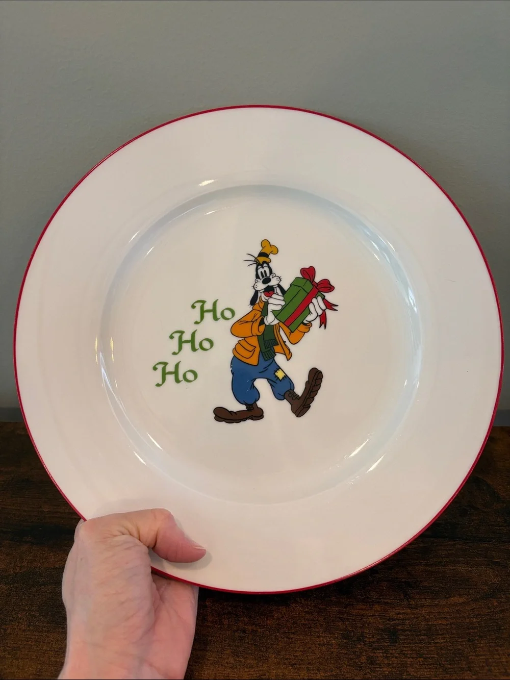 Mickey’s Vintage Holiday Goofy 'Ho Ho Ho' Dinner Plate Christmas